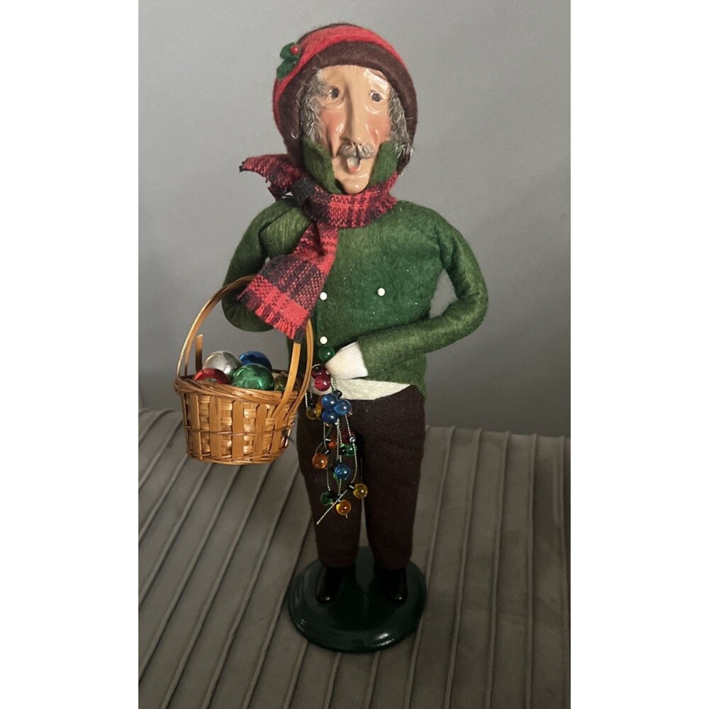 BYERS Choice Ltd. The Carolers -Man With Ornaments in Basket Vintage 1996